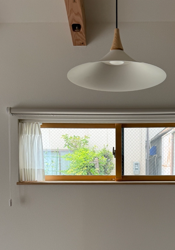 女性設計士が手掛ける新築住宅の小窓と照明